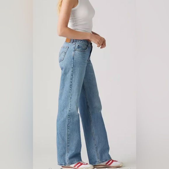 Levi's Denim - Levi’s Premium Low Loose Jeans •Woman’s 23 x 30 • Vintage Light Wash